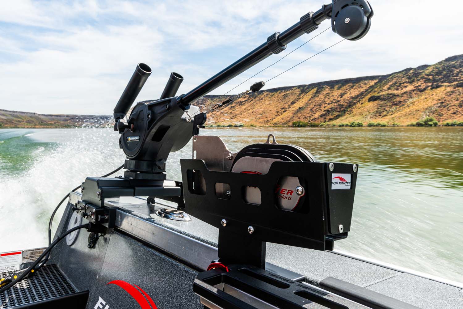 QRS Quick Release System Downrigger Mount (For Boats with Factory Installed  Rubber Gunnel Rails) - Fish Fighter® Products